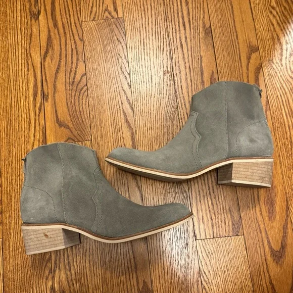 Crevo “Clara” Grey Suede Leather Booties Western size 9.5 worn once - Picture 6 of 10